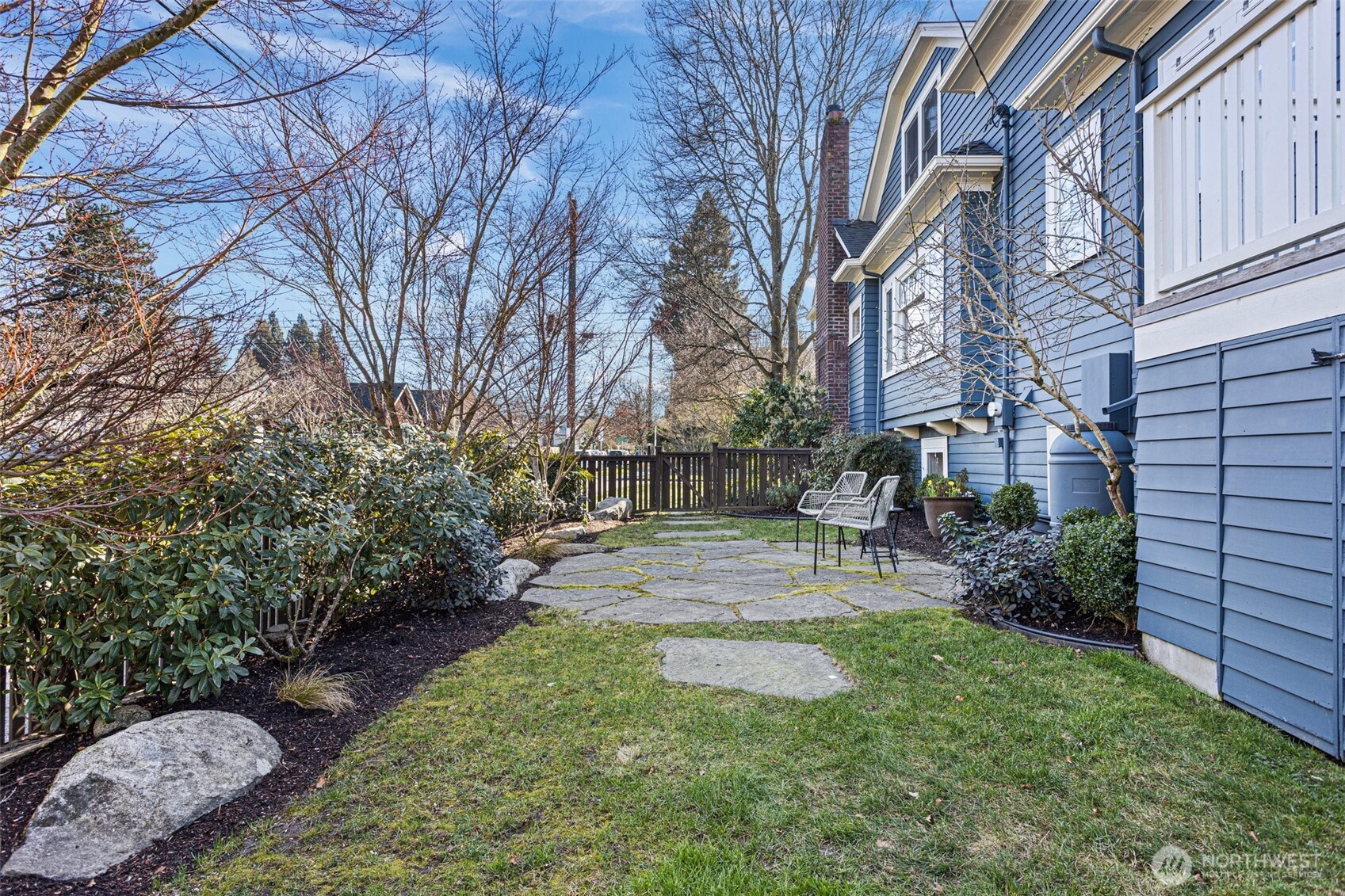 2432 E Calhoun Street