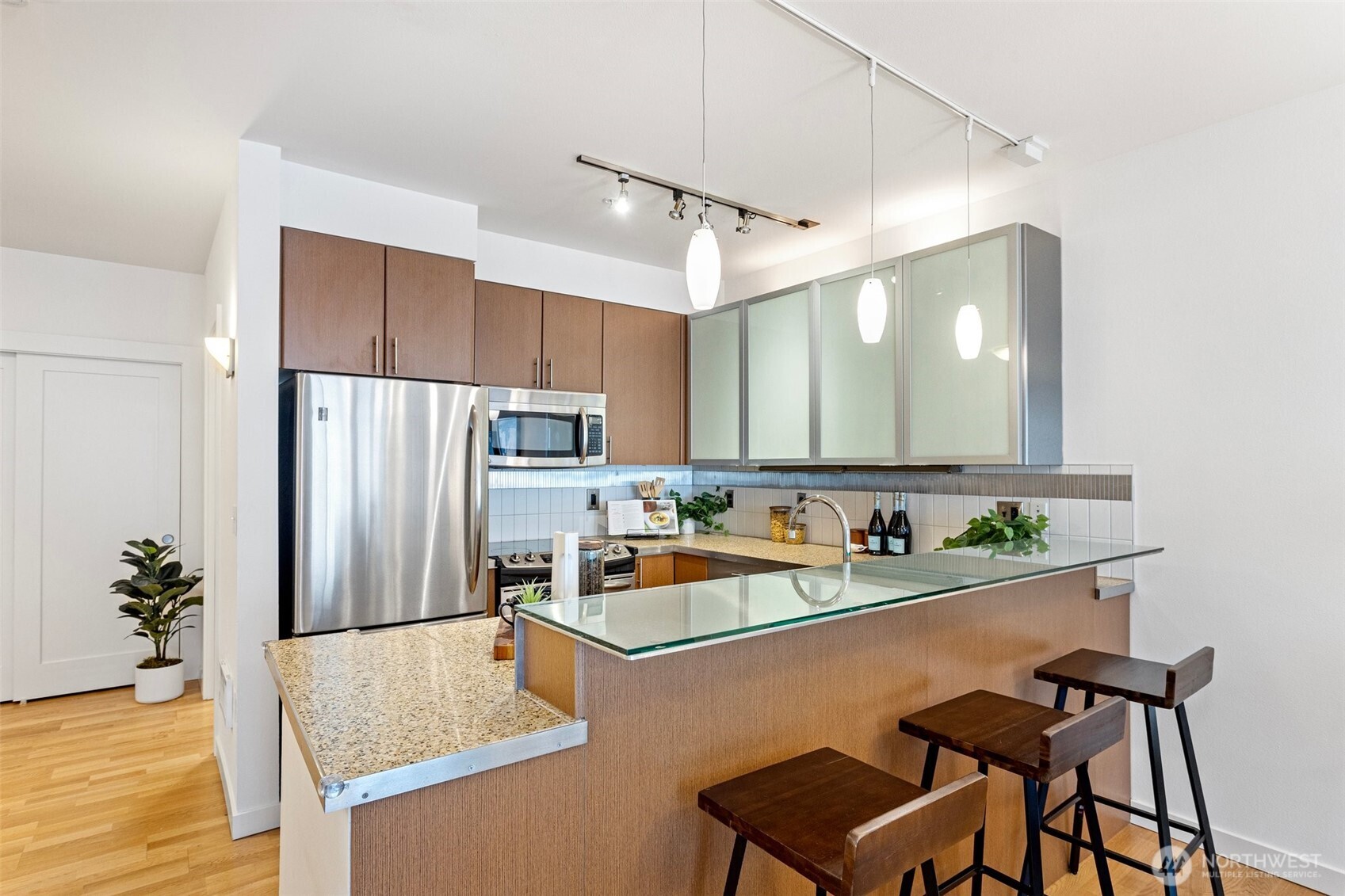 3104 Western Avenue Unit: 302