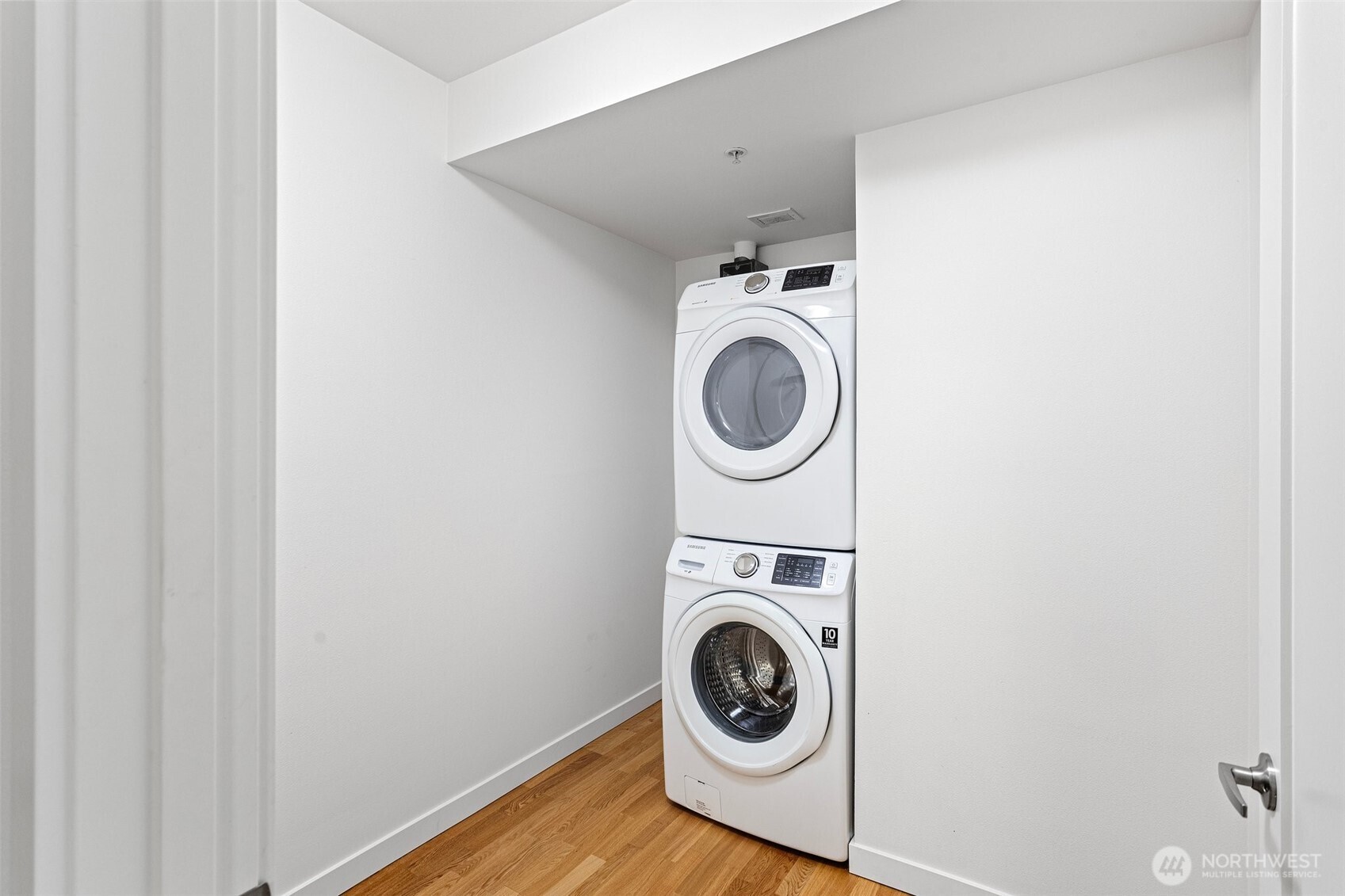 3104 Western Avenue Unit: 302