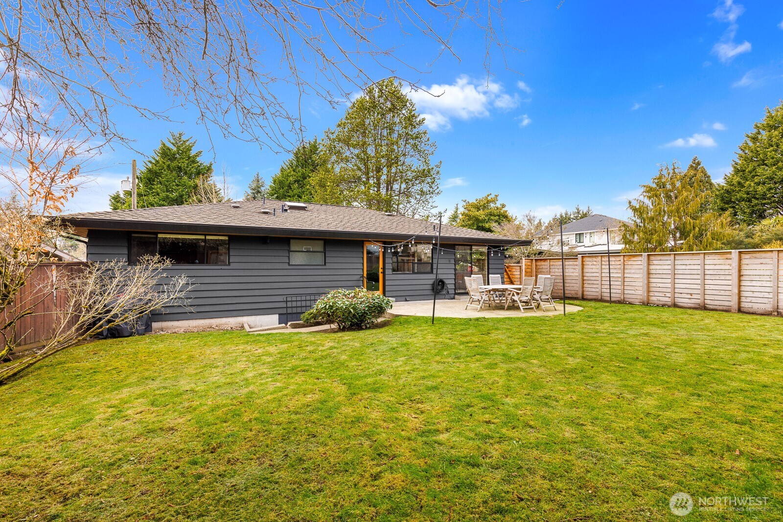 7058 39th Avenue NE
