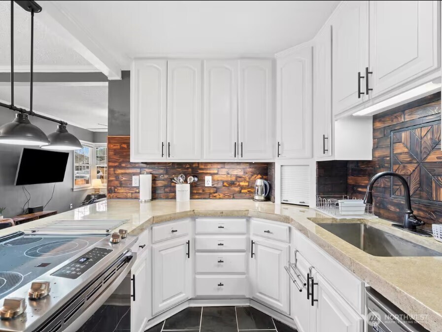 2210 W 28th Street