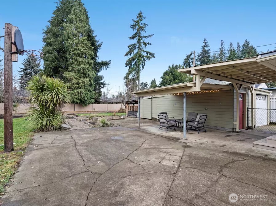 2210 W 28th Street