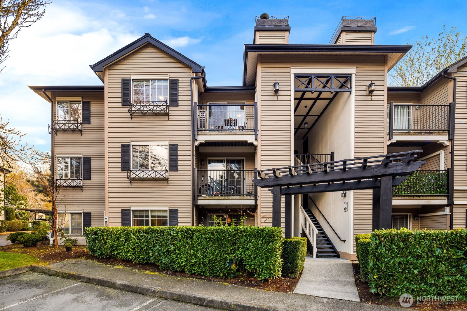 221 9th Street Unit: C301