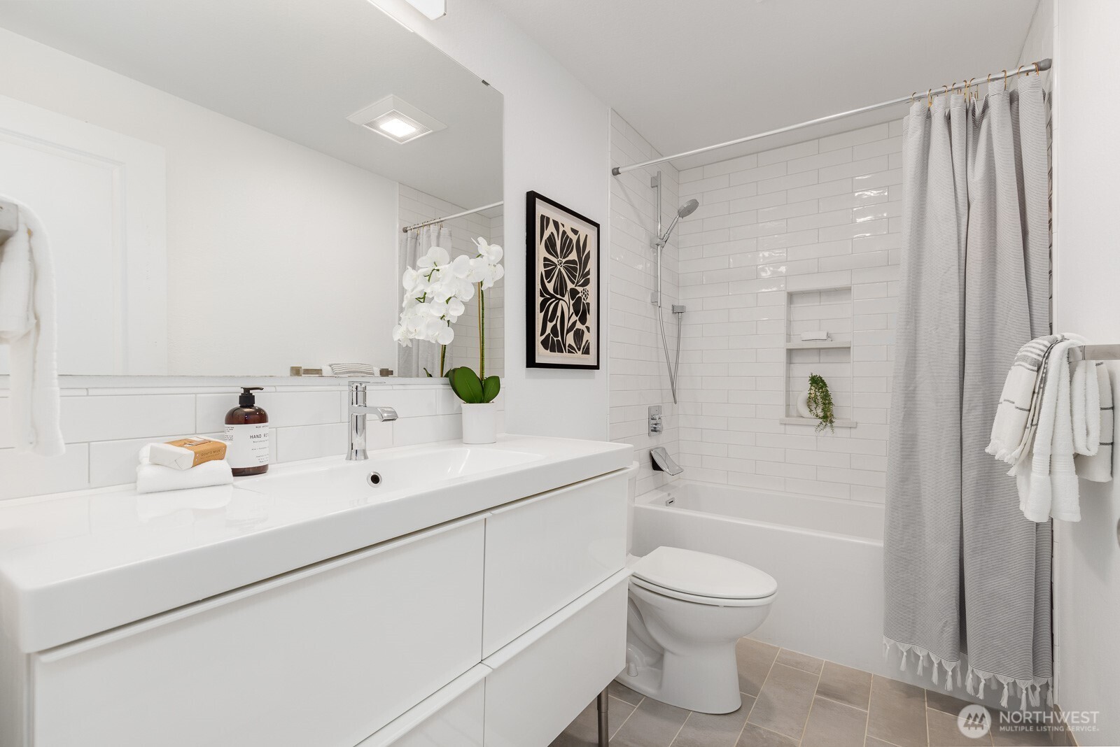 221 9th Street Unit: C301