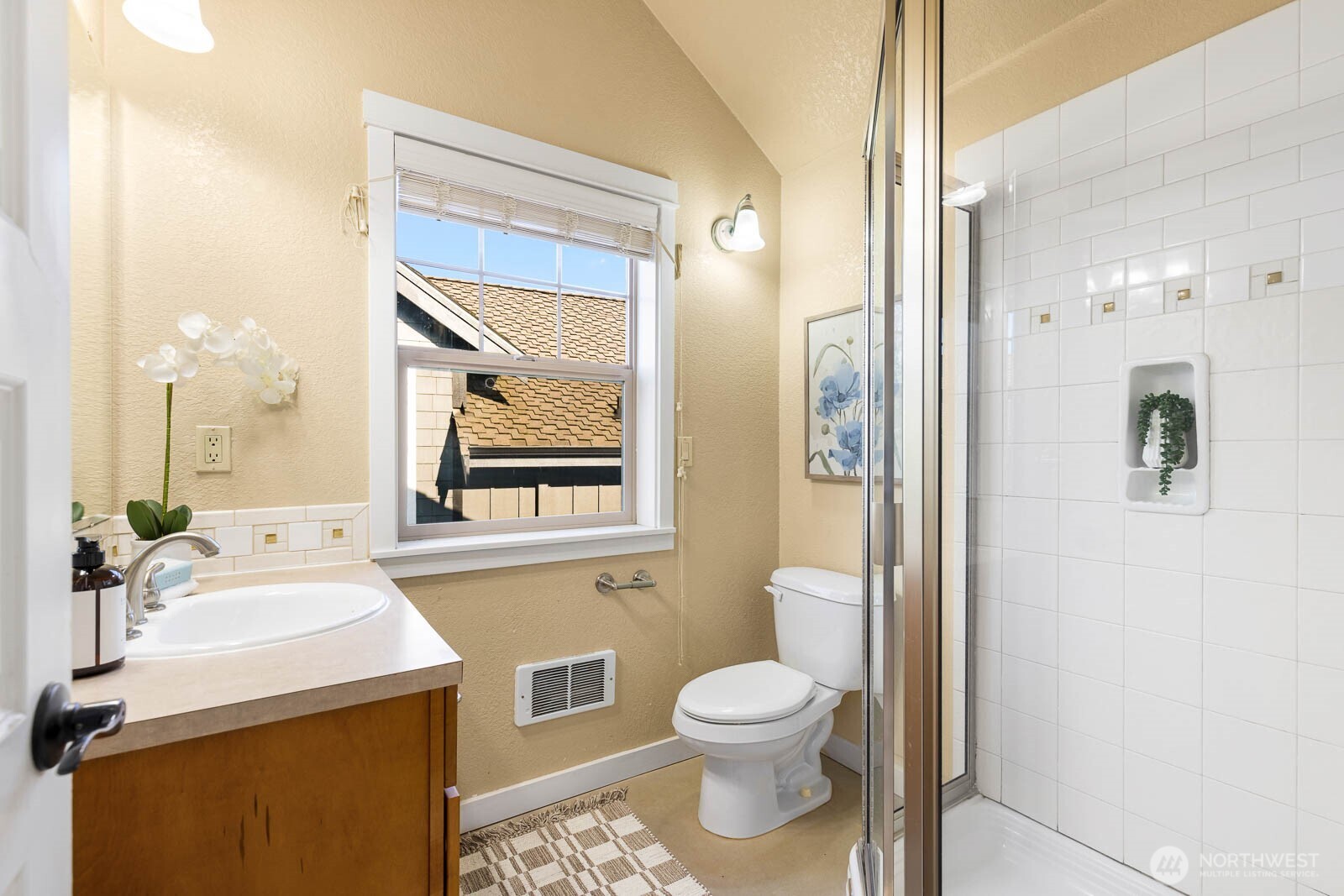 1021 SE Everett Mall Way Unit: I
