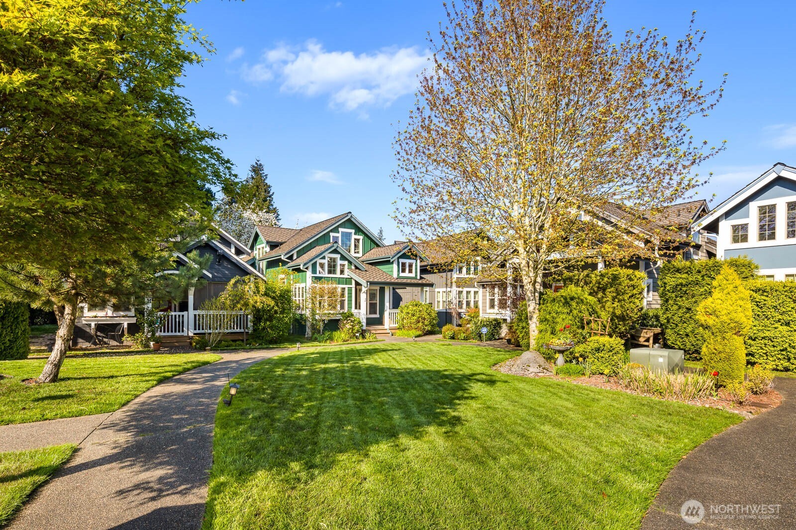 1021 SE Everett Mall Way Unit: I