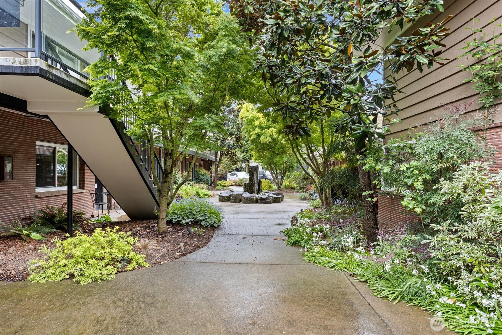 526 17th Avenue E Unit: 4