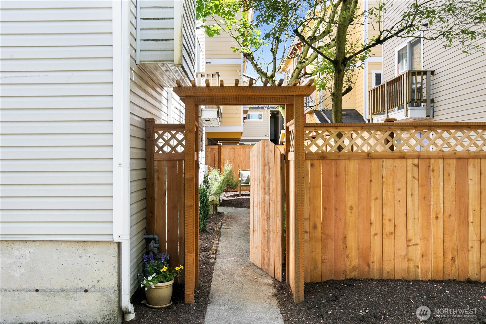6537 5th Avenue NE Unit: B