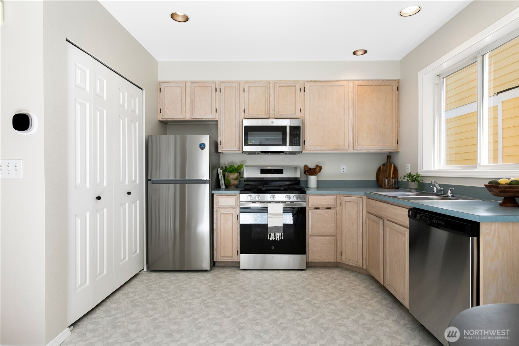 6537 5th Avenue NE Unit: B