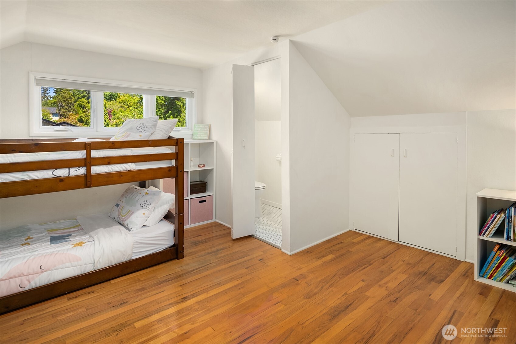 6034 40th Avenue NE