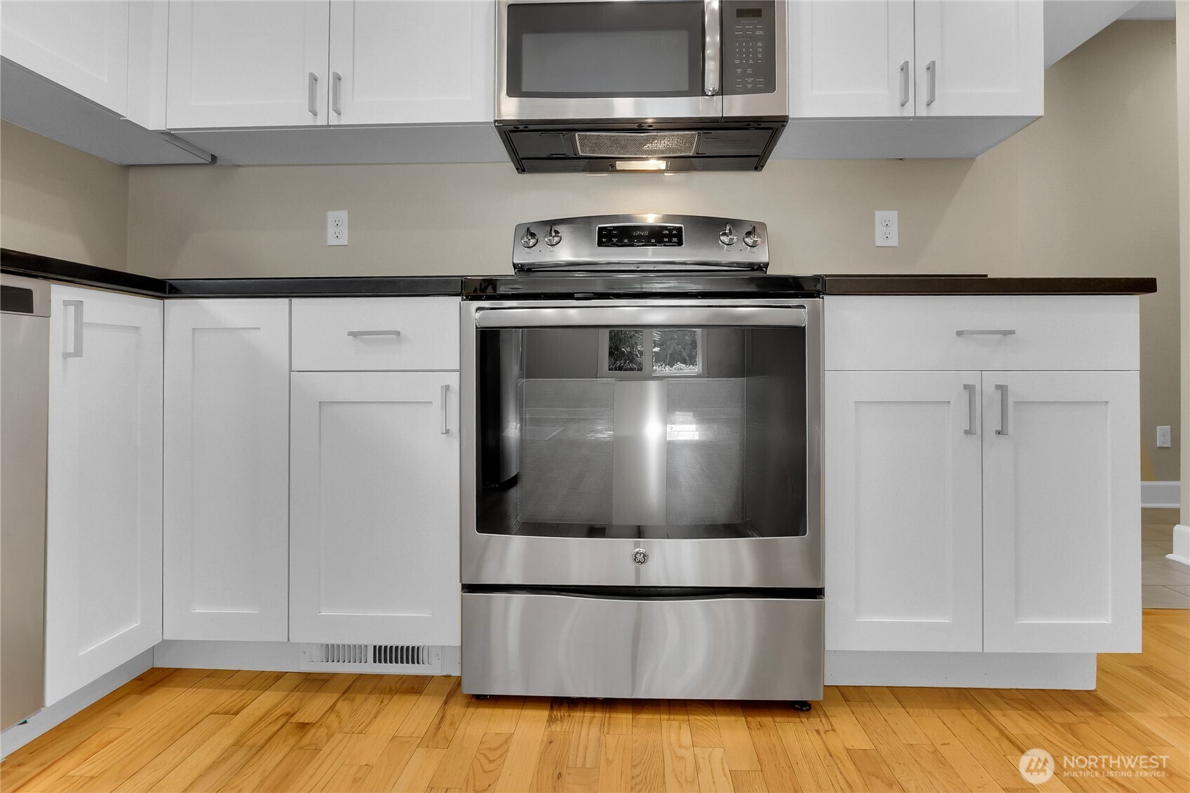 1906 5th Avenue W