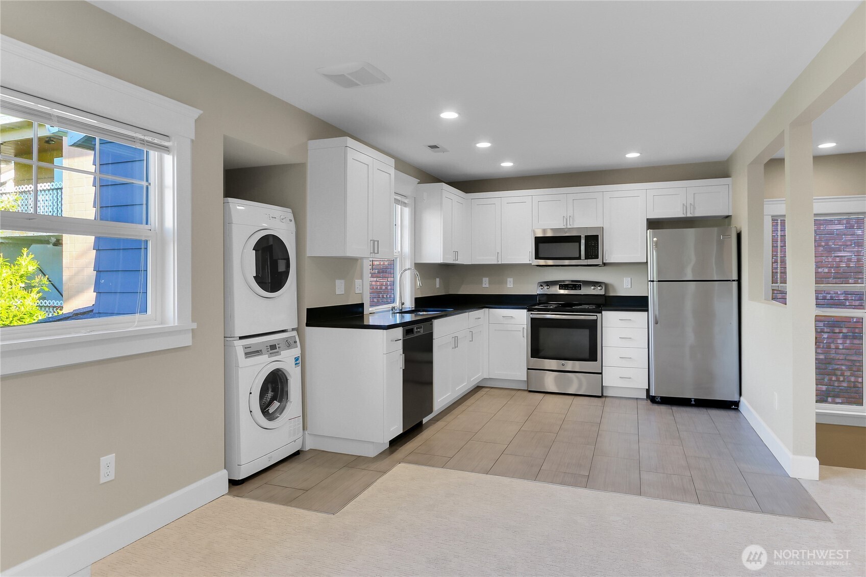 1906 5th Avenue W