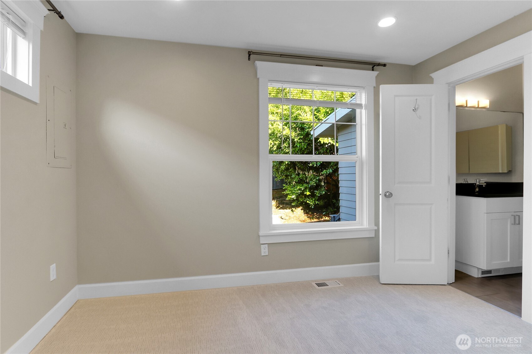 1906 5th Avenue W
