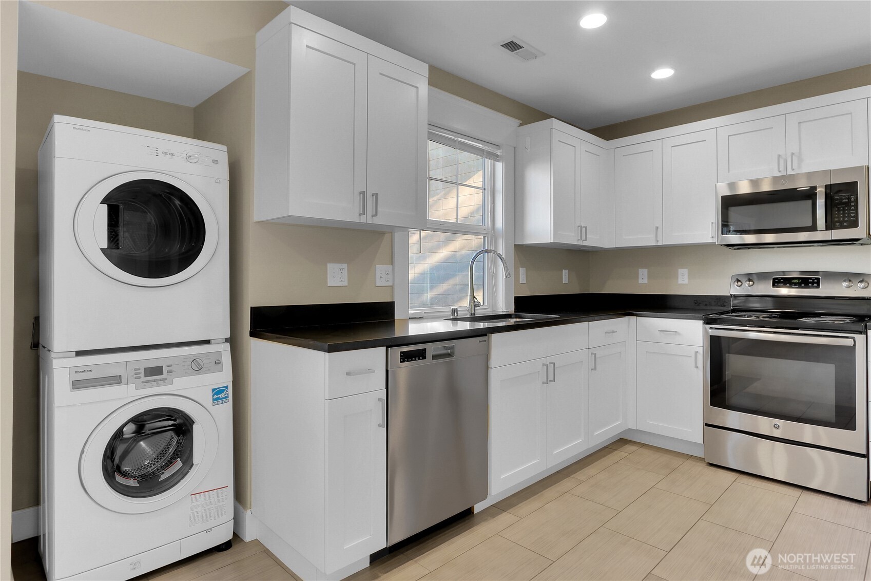 1906 5th Avenue W