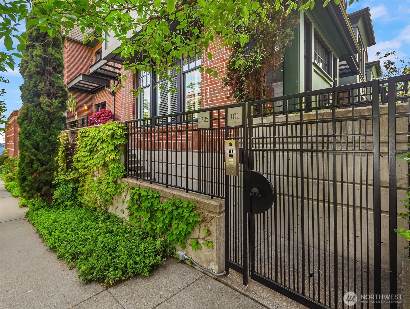 101 W Comstock Street Unit: 101