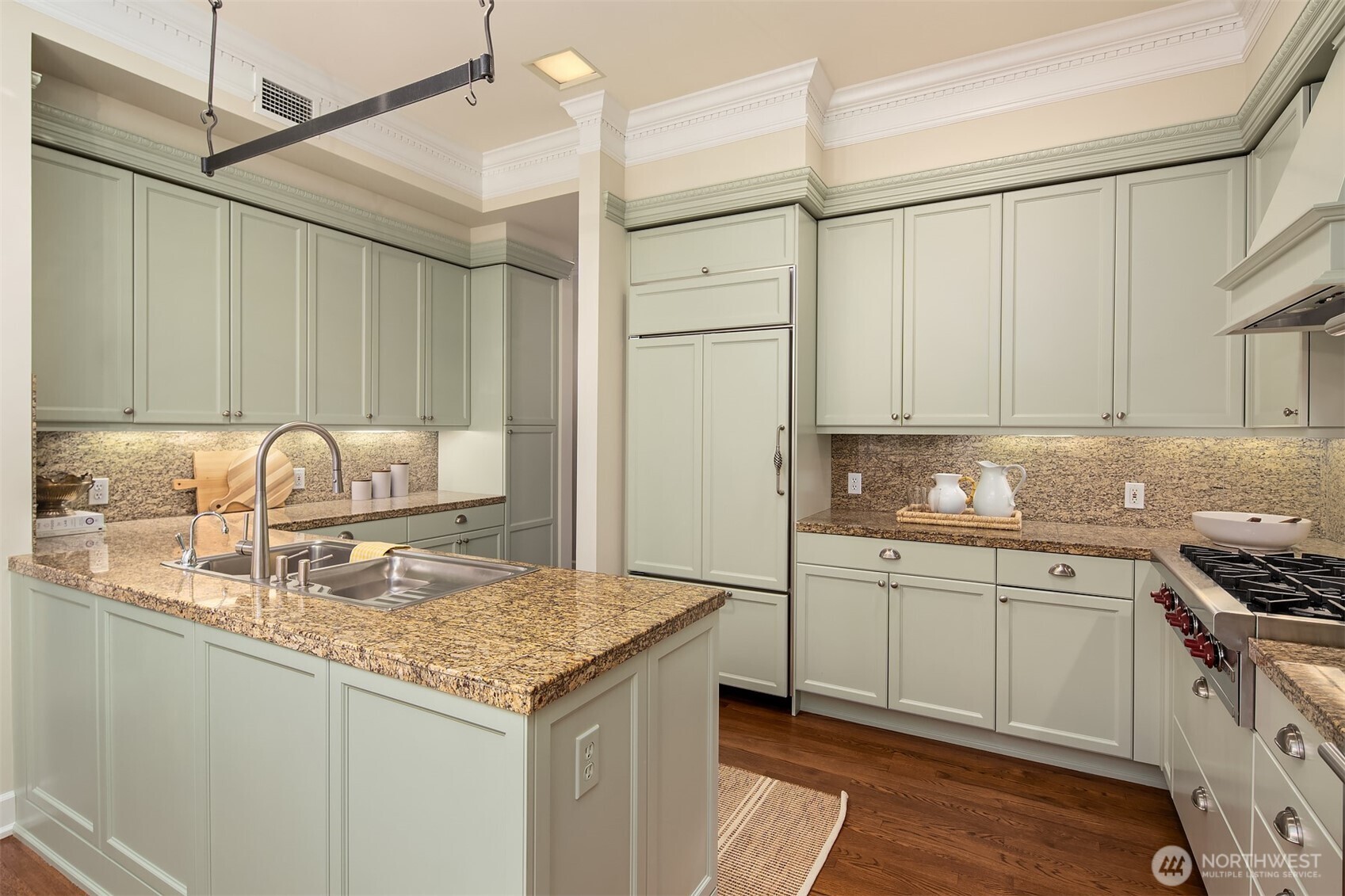 101 W Comstock Street Unit: 101