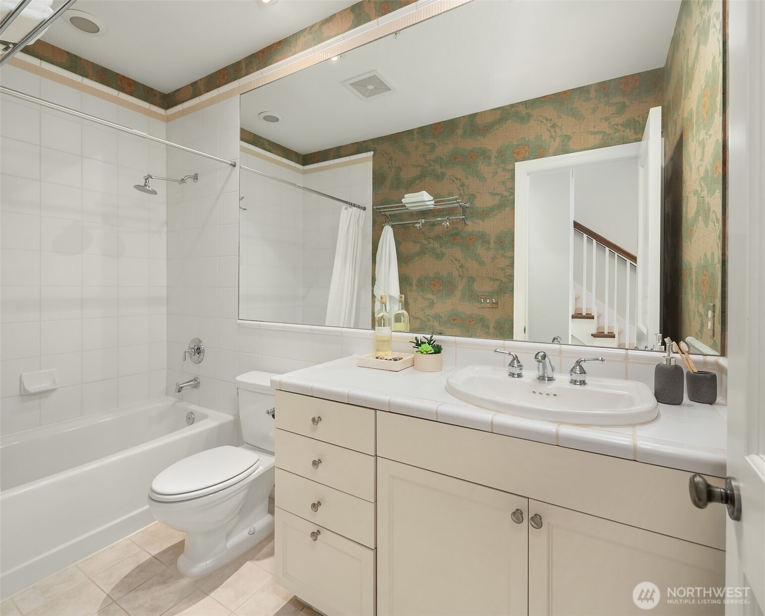 101 W Comstock Street Unit: 101