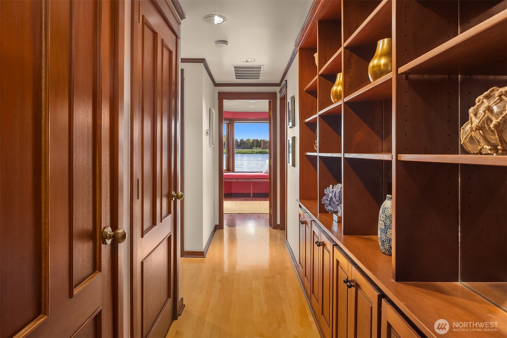 10 E Roanoke Street Unit: 5