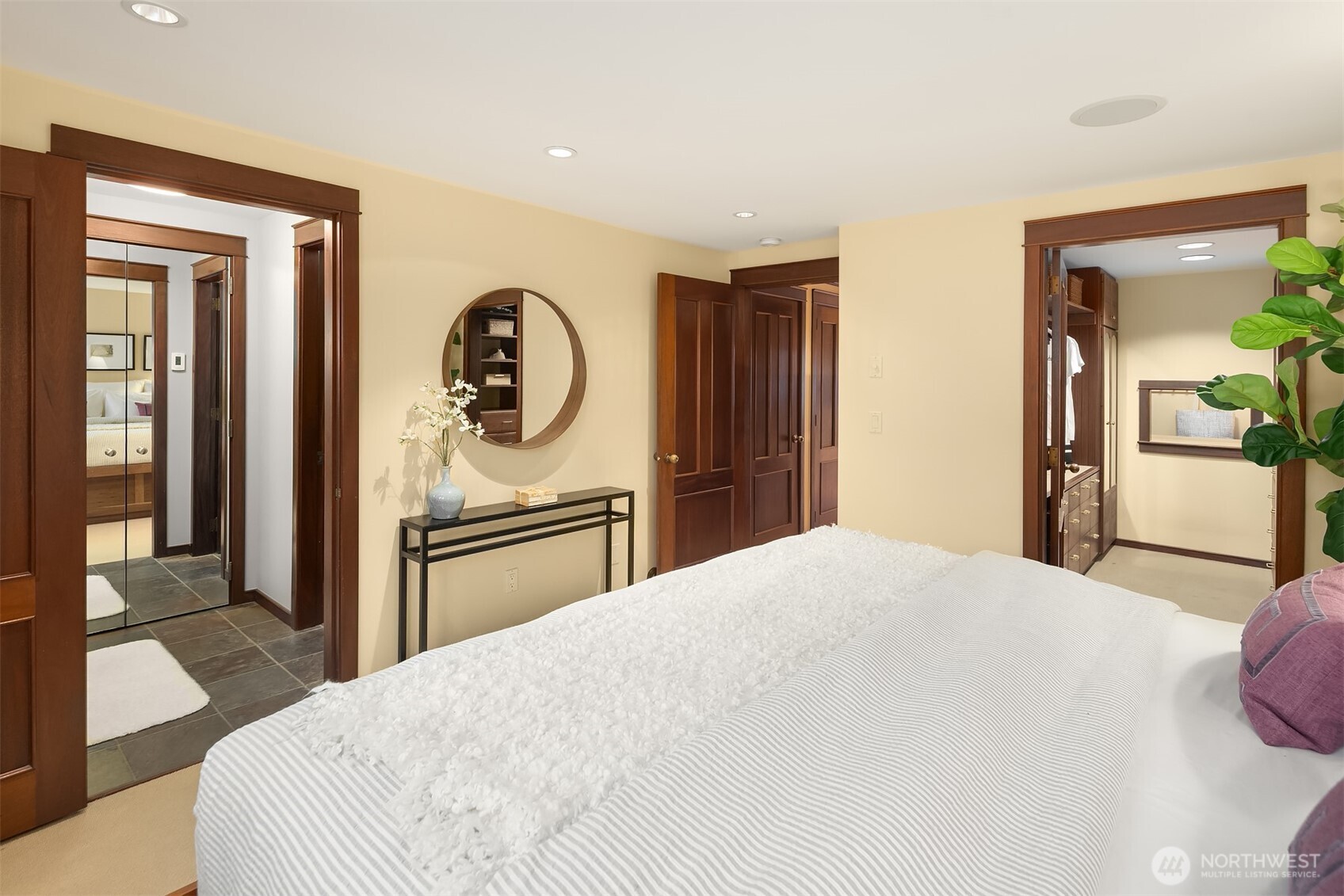 10 E Roanoke Street Unit: 5
