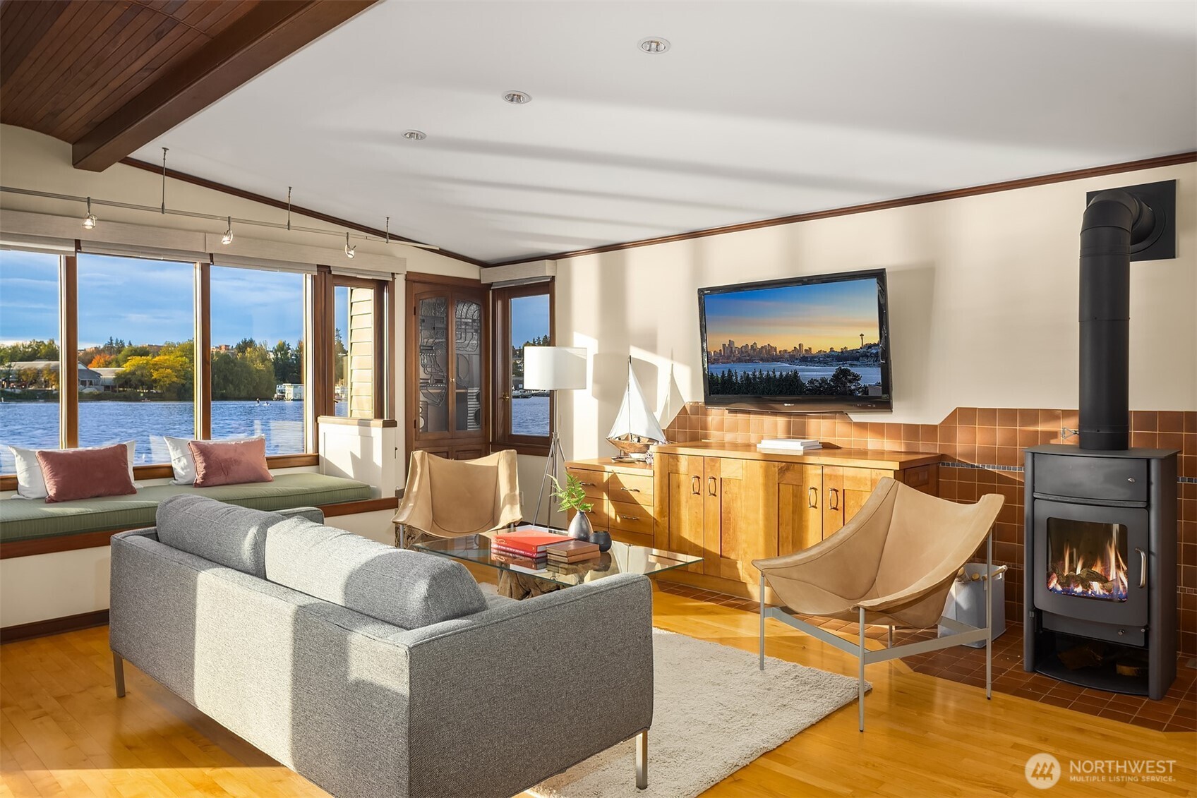 10 E Roanoke Street Unit: 5