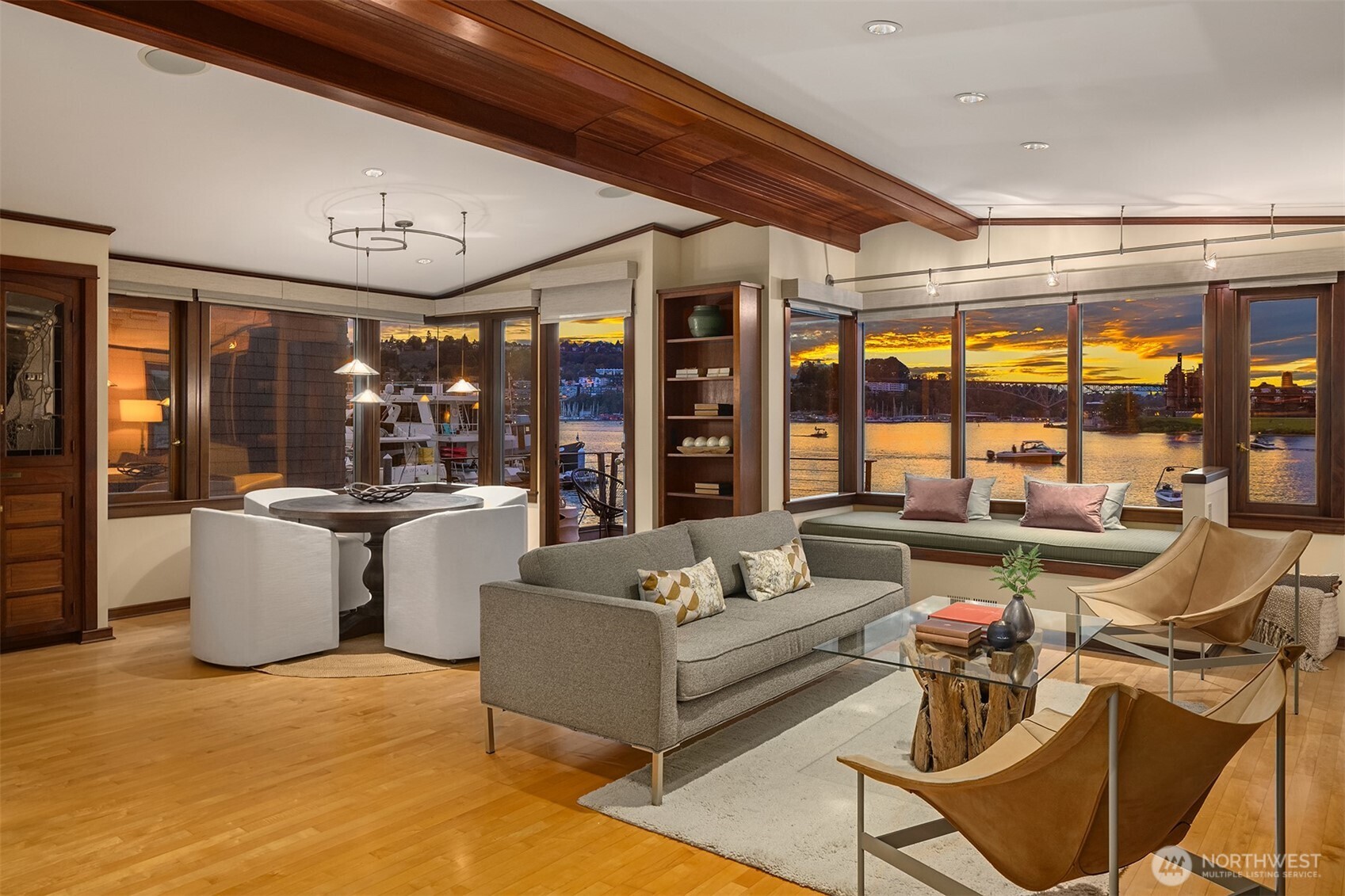 10 E Roanoke Street Unit: 5