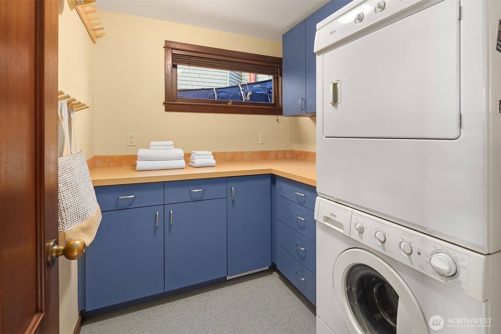 10 E Roanoke Street Unit: 5