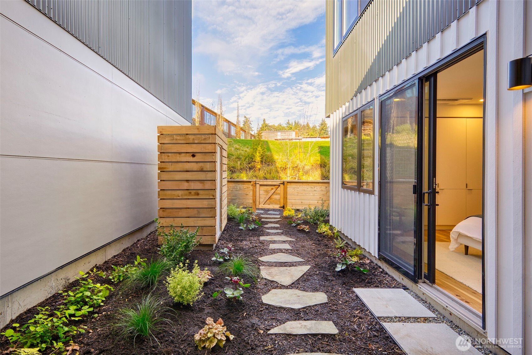 220 Canopy Path NW