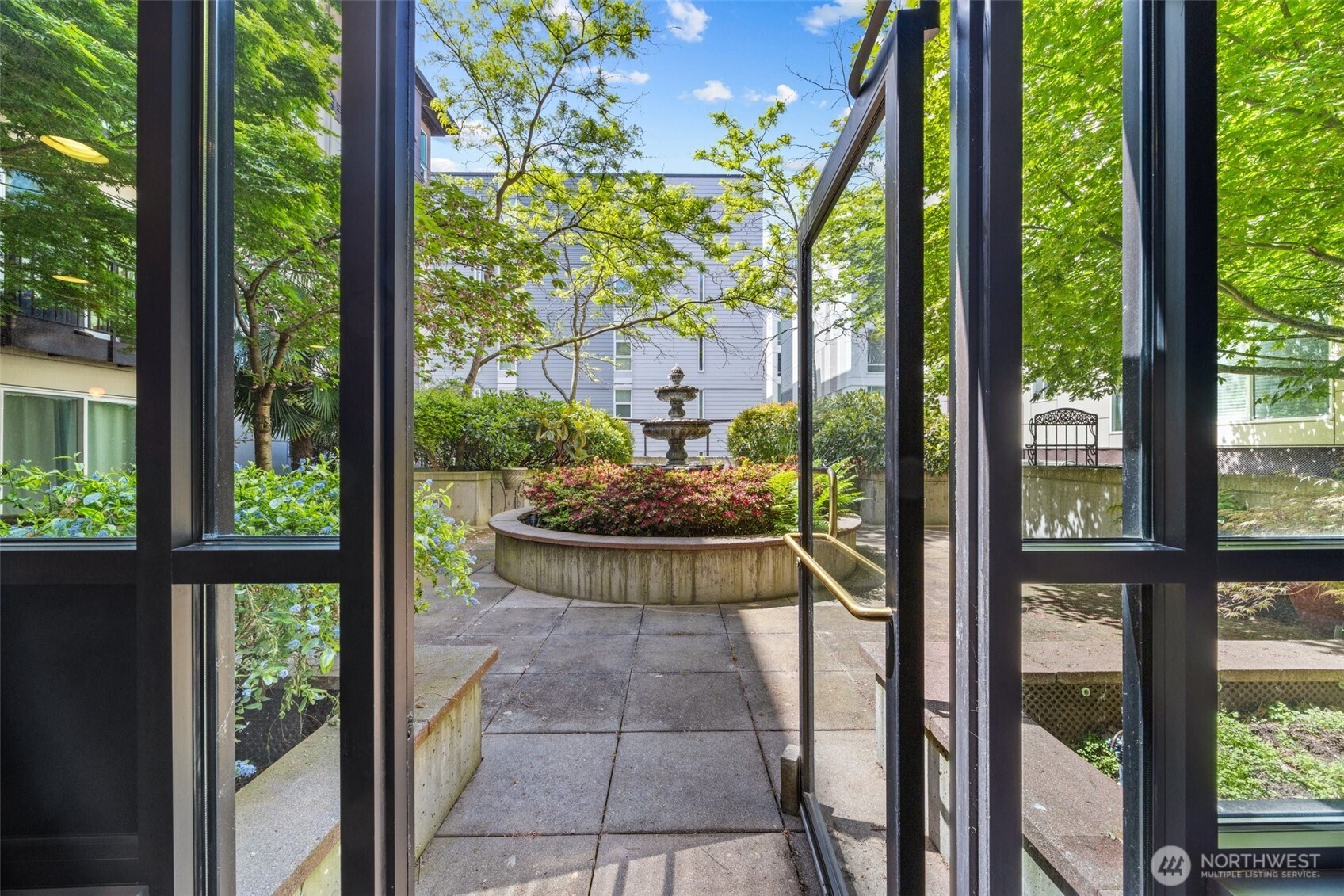 323 Queen Anne Avenue N Unit: 502