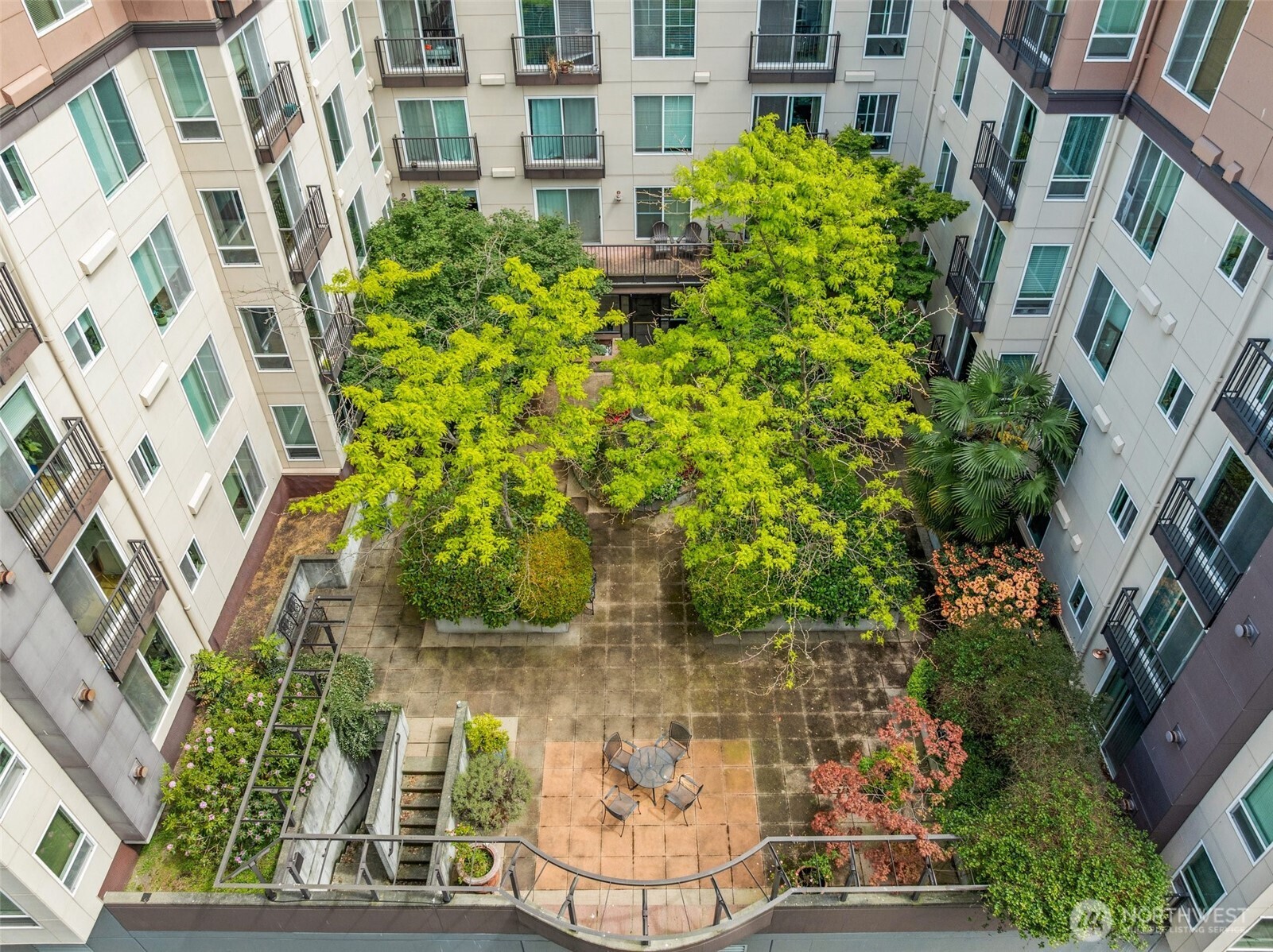 323 Queen Anne Avenue N Unit: 502