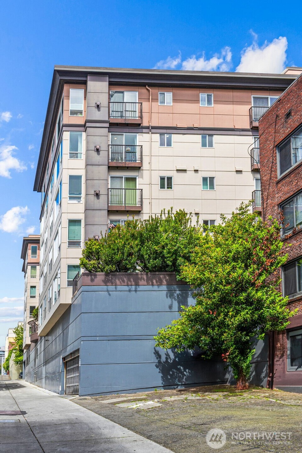 323 Queen Anne Avenue N Unit: 502