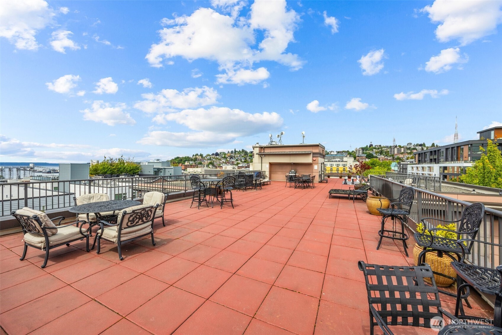 323 Queen Anne Avenue N Unit: 502