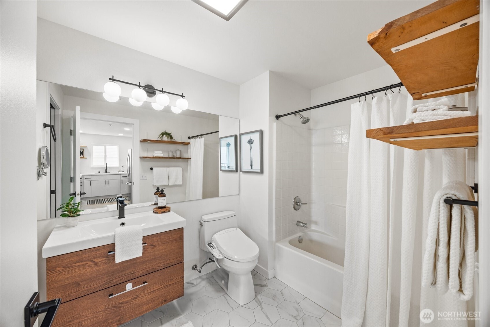 323 Queen Anne Avenue N Unit: 502