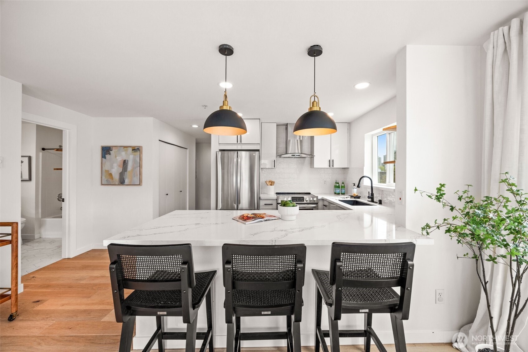 323 Queen Anne Avenue N Unit: 502