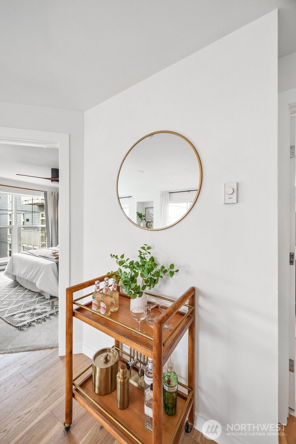 323 Queen Anne Avenue N Unit: 502
