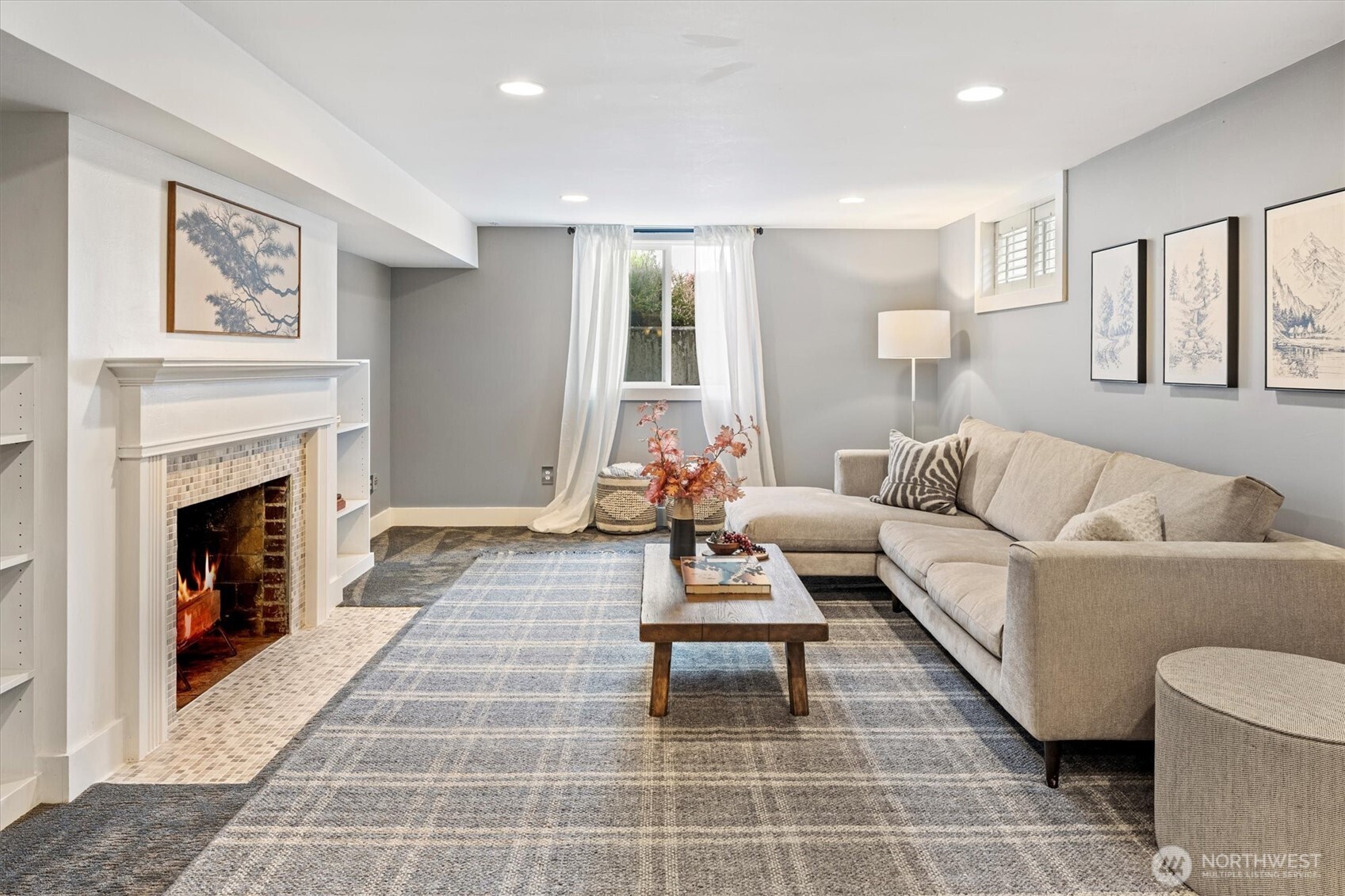 1940 Edgemont Place W