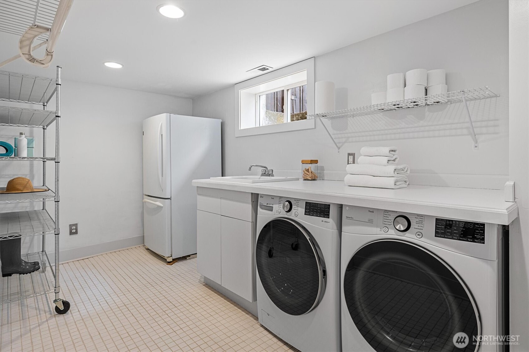 1940 Edgemont Place W