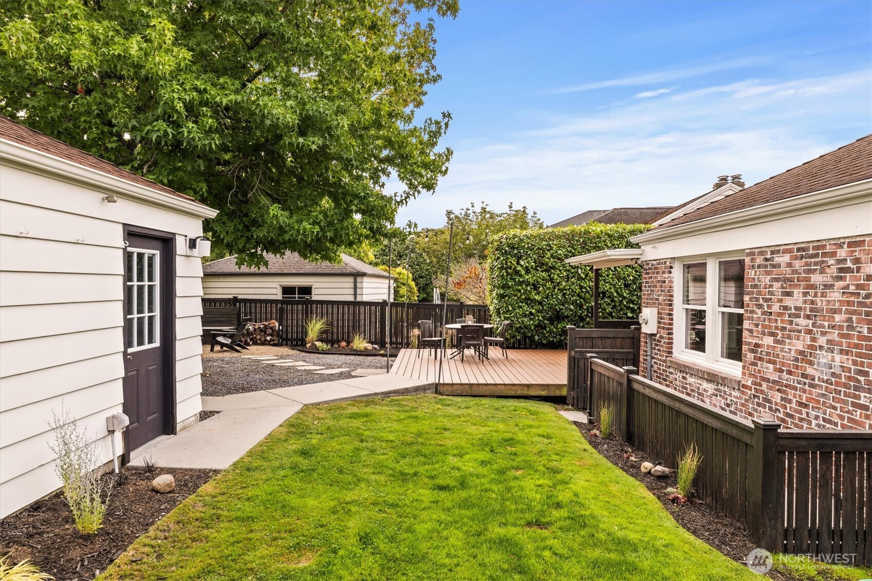 1940 Edgemont Place W