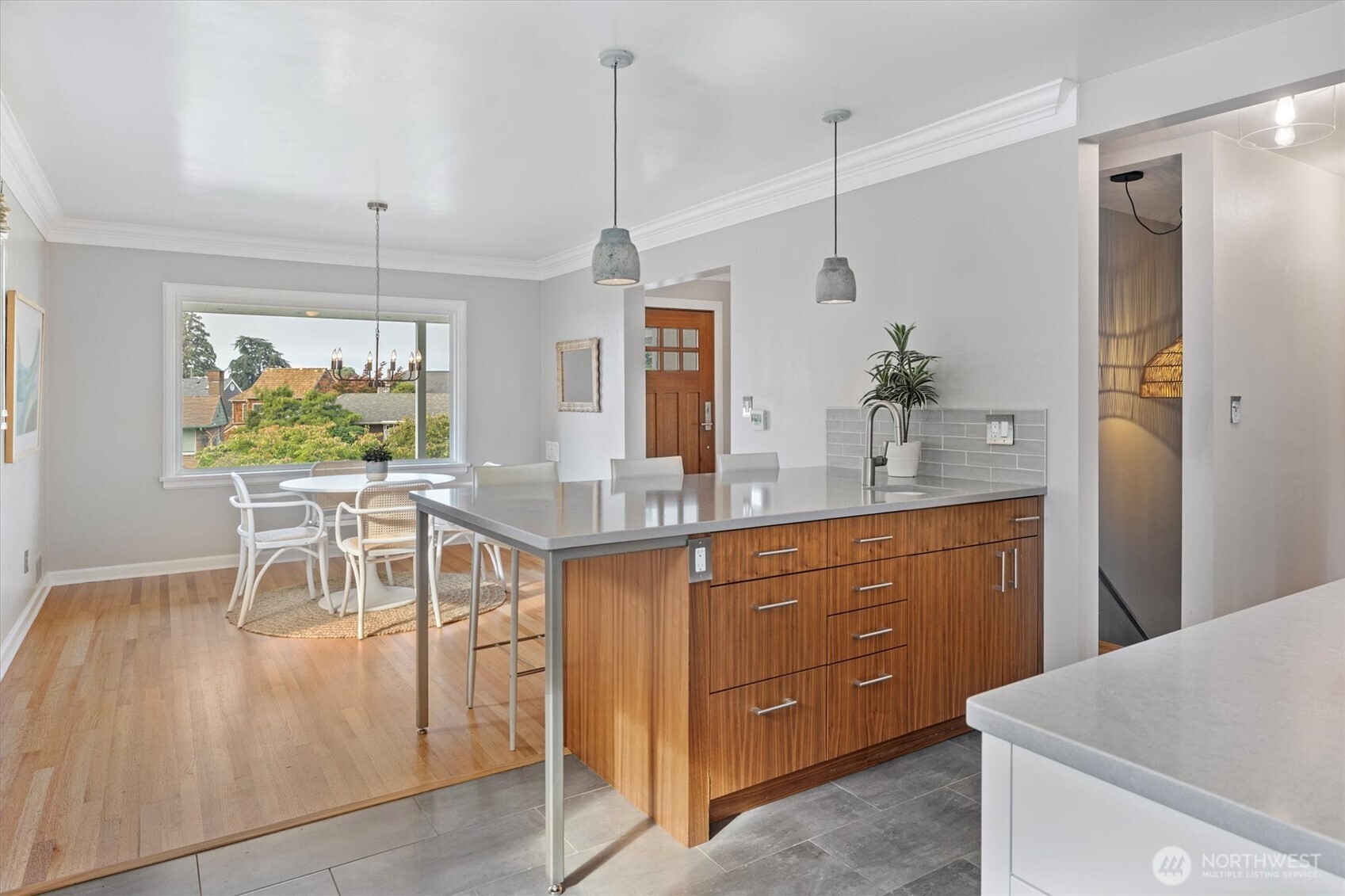 1940 Edgemont Place W