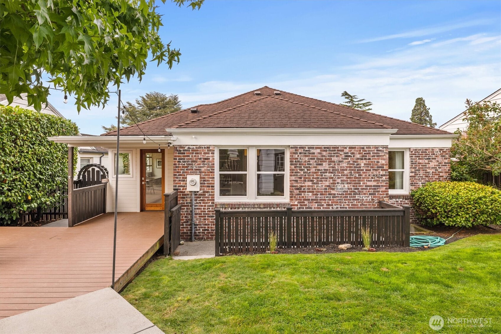 1940 Edgemont Place W