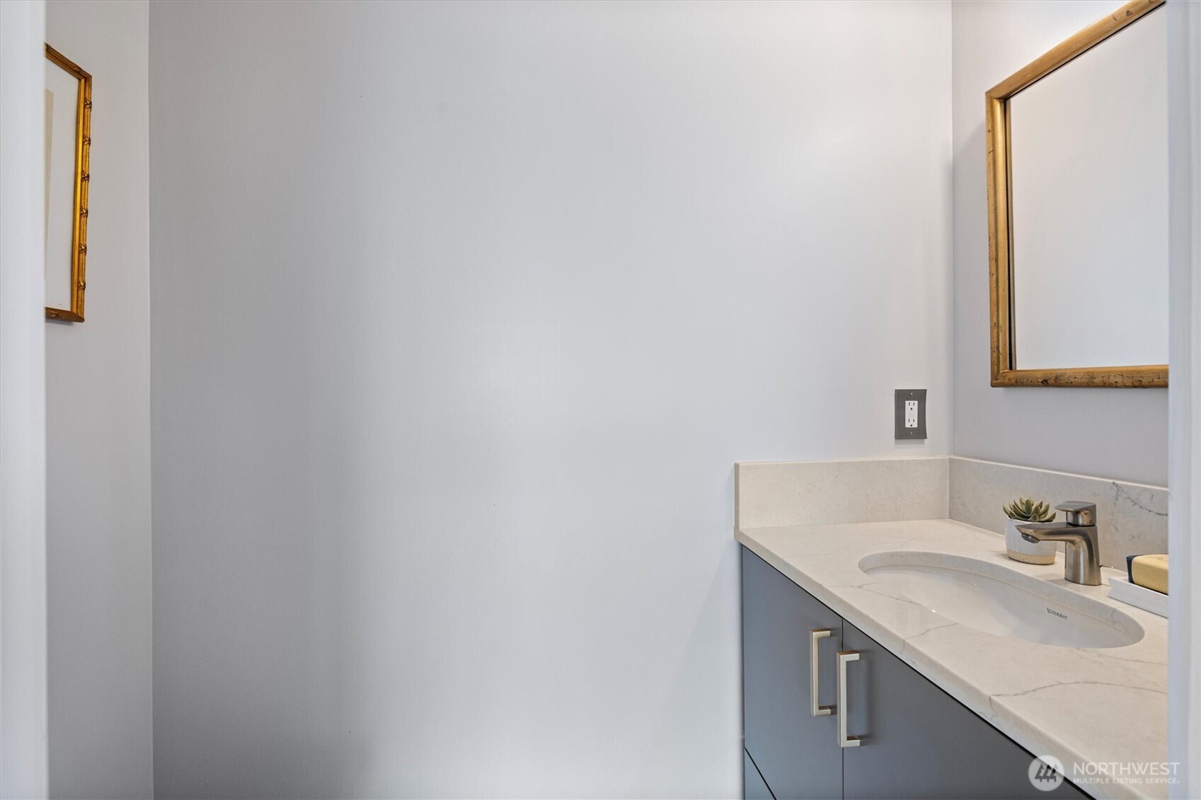 1940 Edgemont Place W