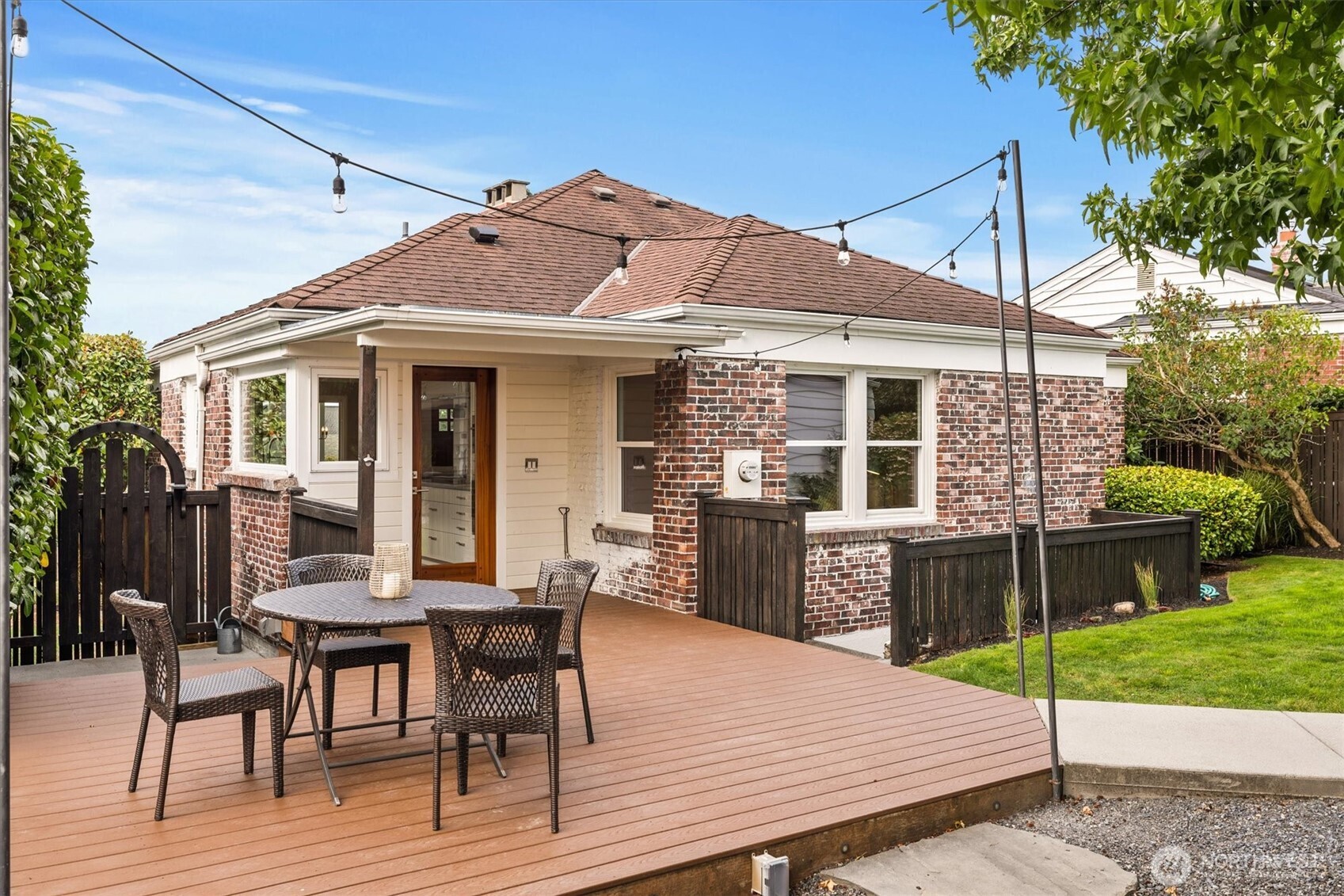1940 Edgemont Place W