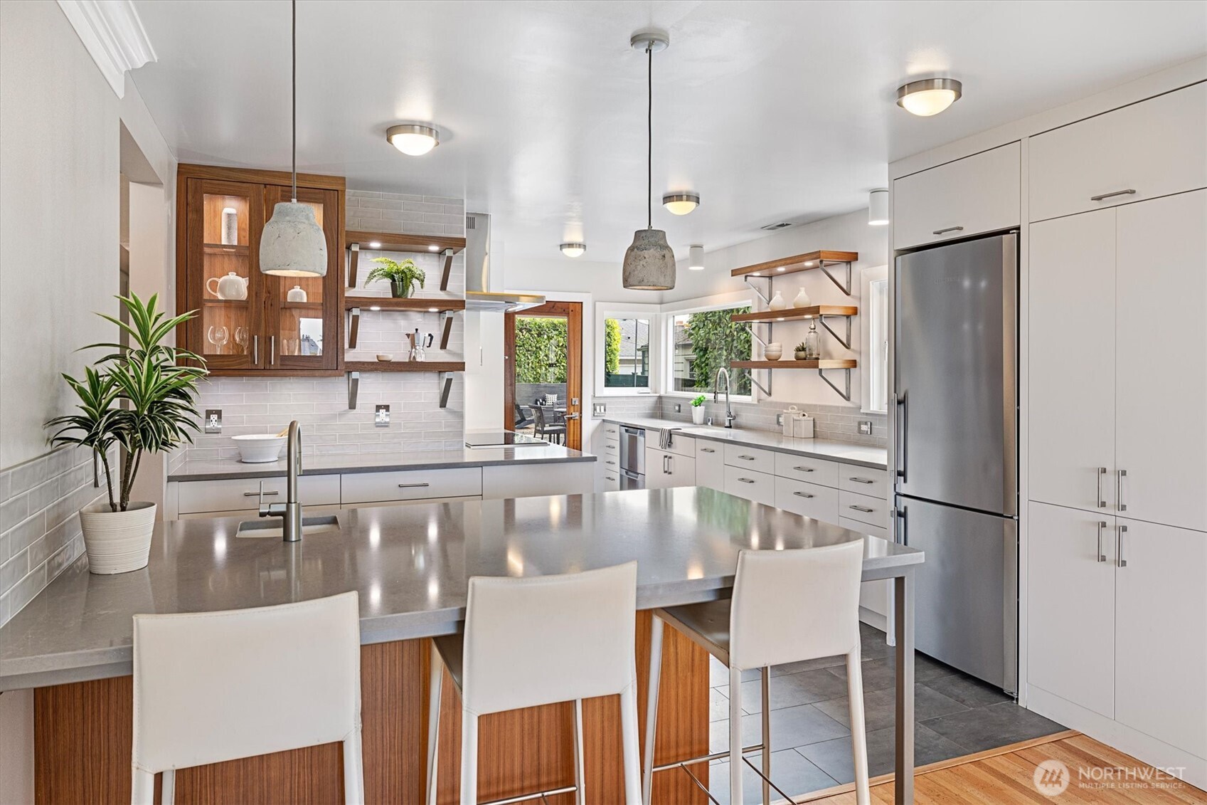 1940 Edgemont Place W