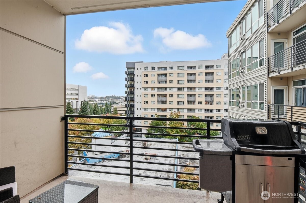 300 110th Avenue NE Unit: 412