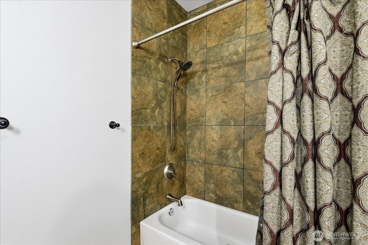 300 110th Avenue NE Unit: 412