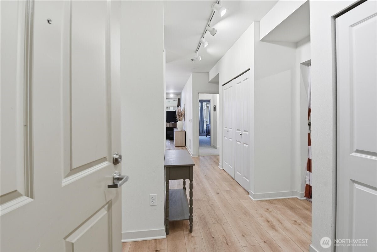 300 110th Avenue NE Unit: 412