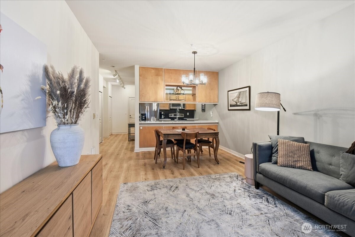 300 110th Avenue NE Unit: 412