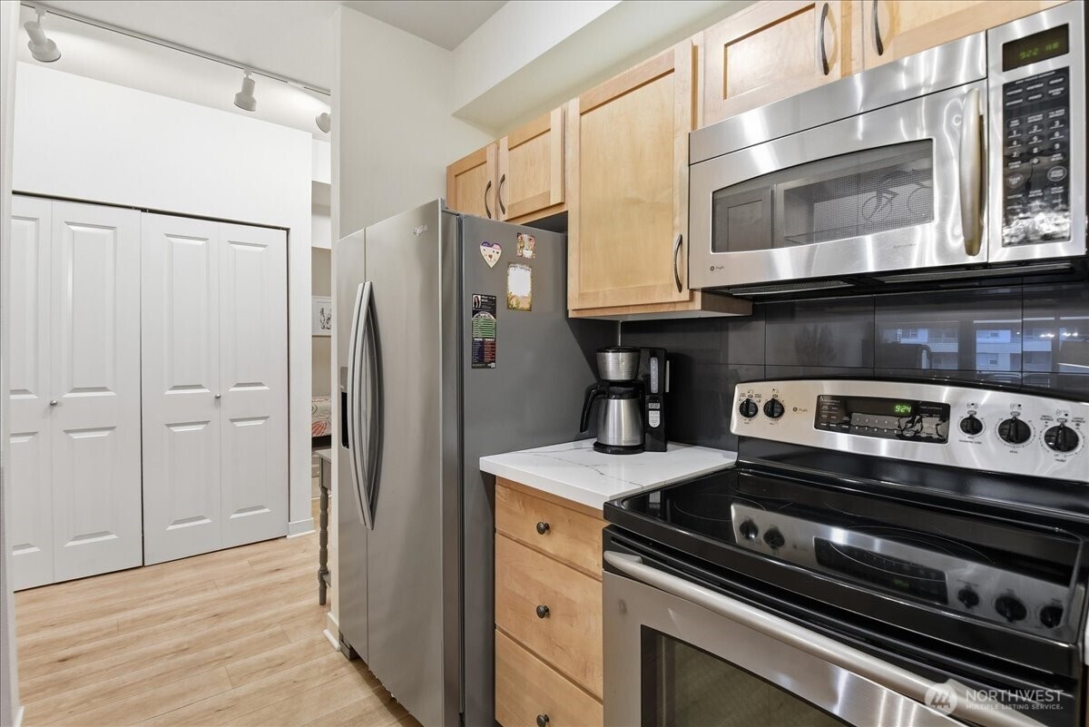 300 110th Avenue NE Unit: 412