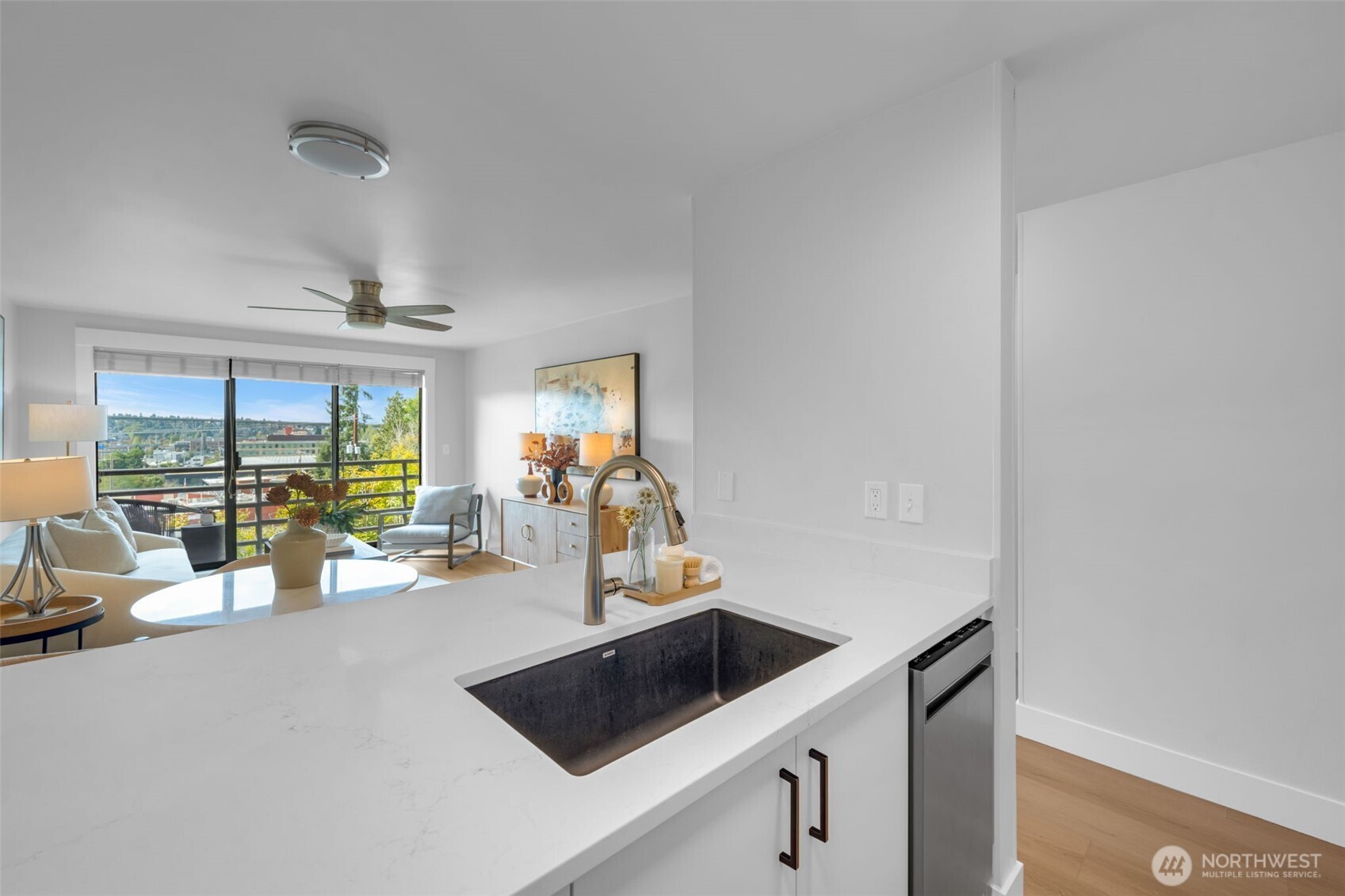 3401 Wallingford Avenue N Unit: 405