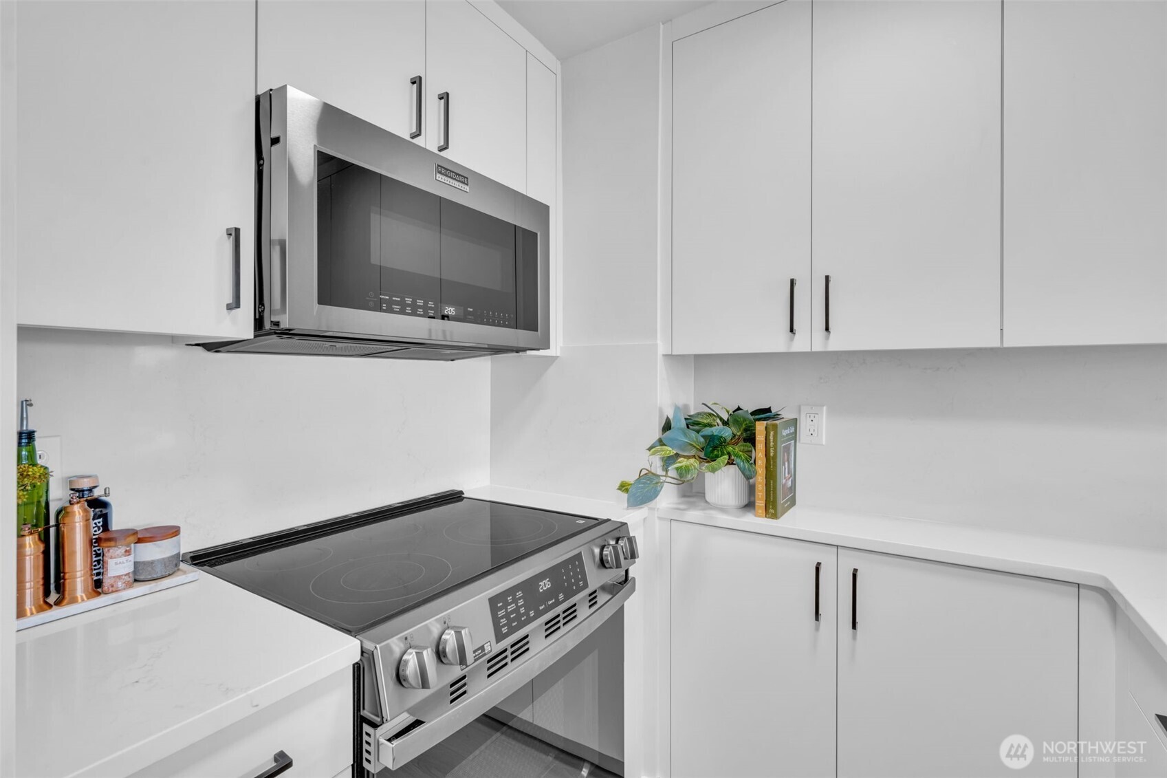 3401 Wallingford Avenue N Unit: 405