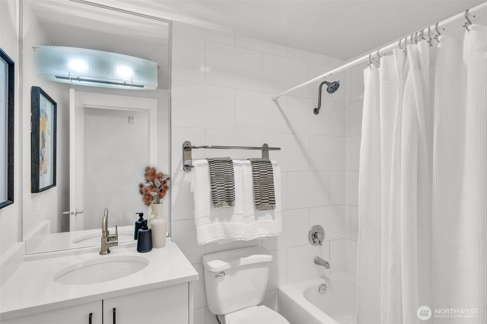 3401 Wallingford Avenue N Unit: 405
